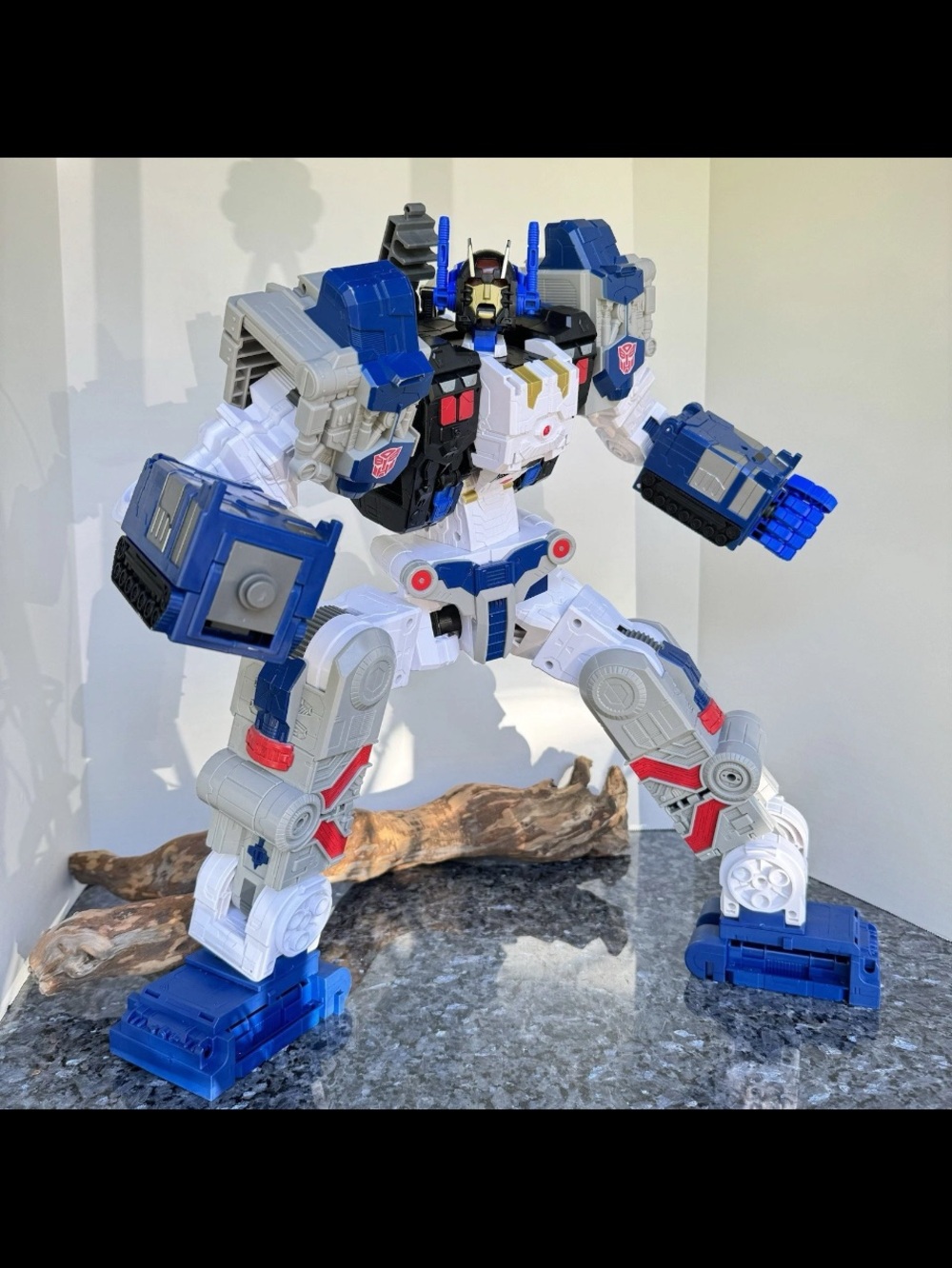 Transformers Legacy Cybertron Universe Metroplex Titan Class Figure INCOMPLETE